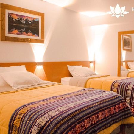 Hotel Valery 2 Estrellas Уарас Экстерьер фото