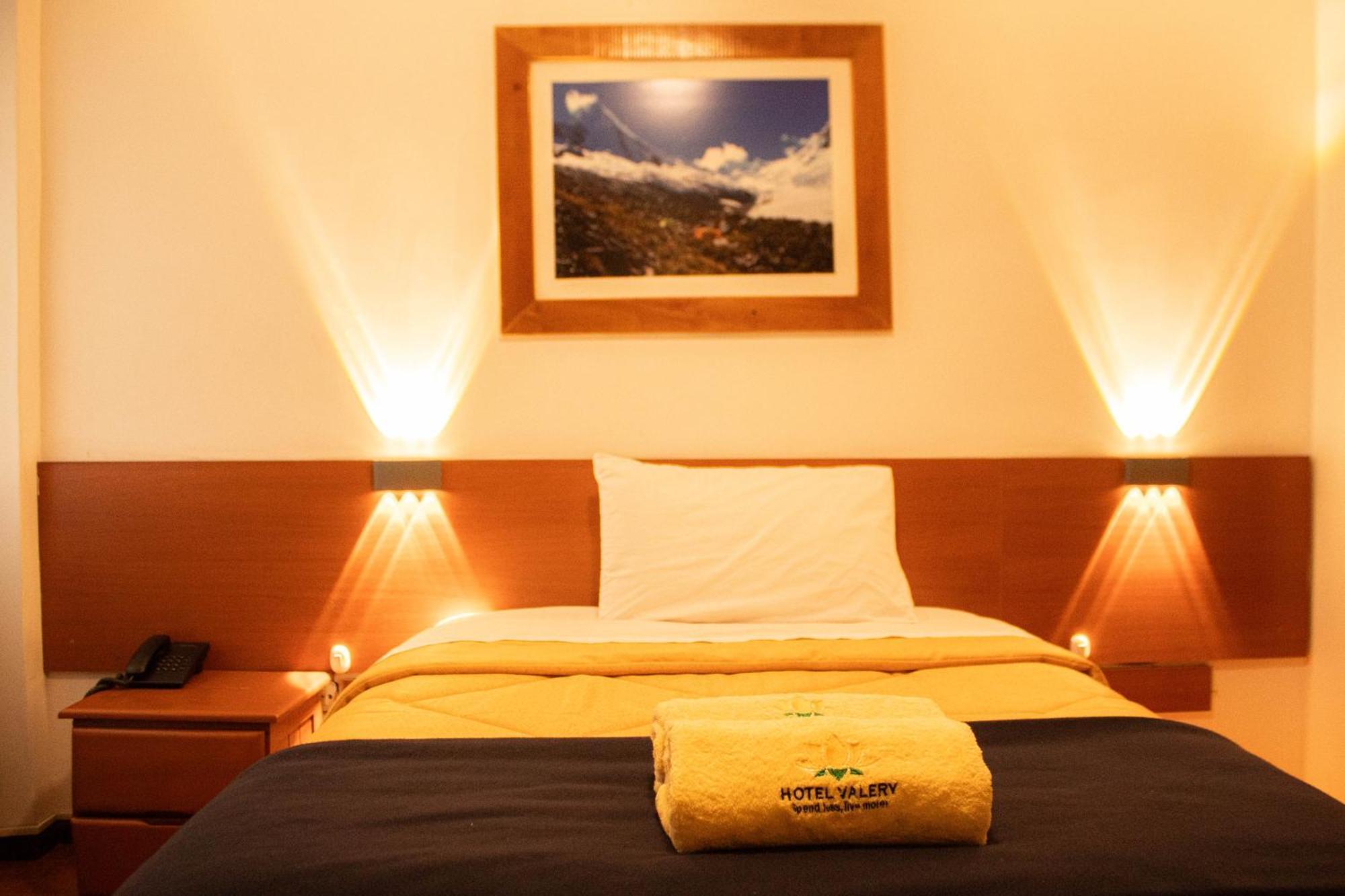 Hotel Valery 2 Estrellas Уарас Экстерьер фото