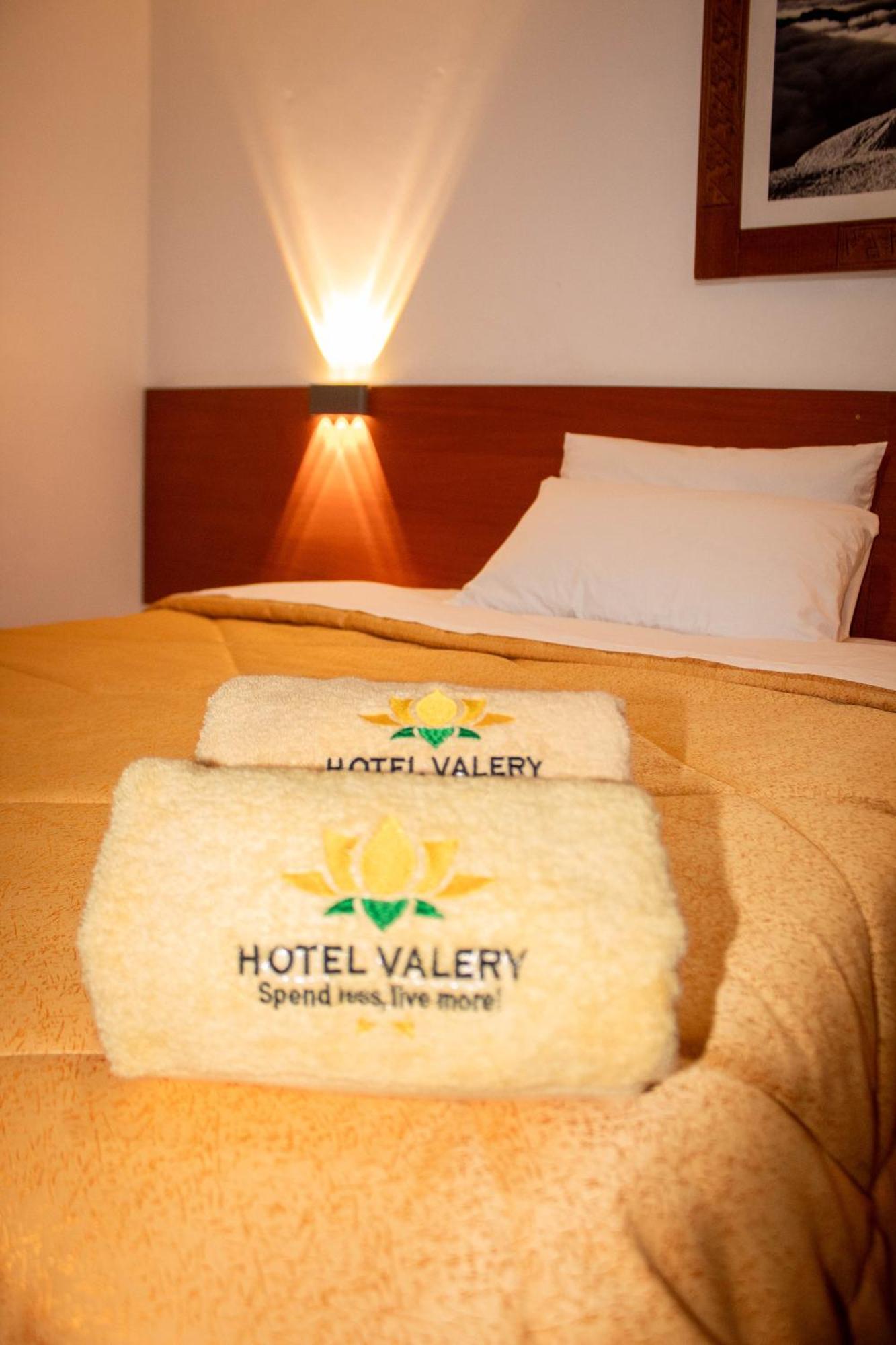 Hotel Valery 2 Estrellas Уарас Экстерьер фото